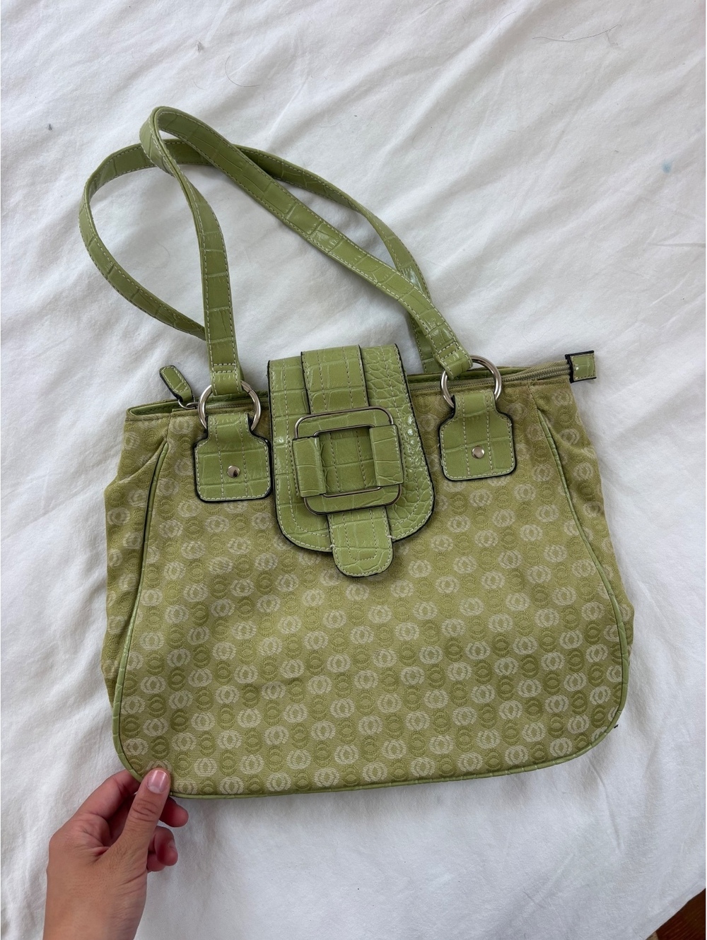 Light green patterned shoulder bag